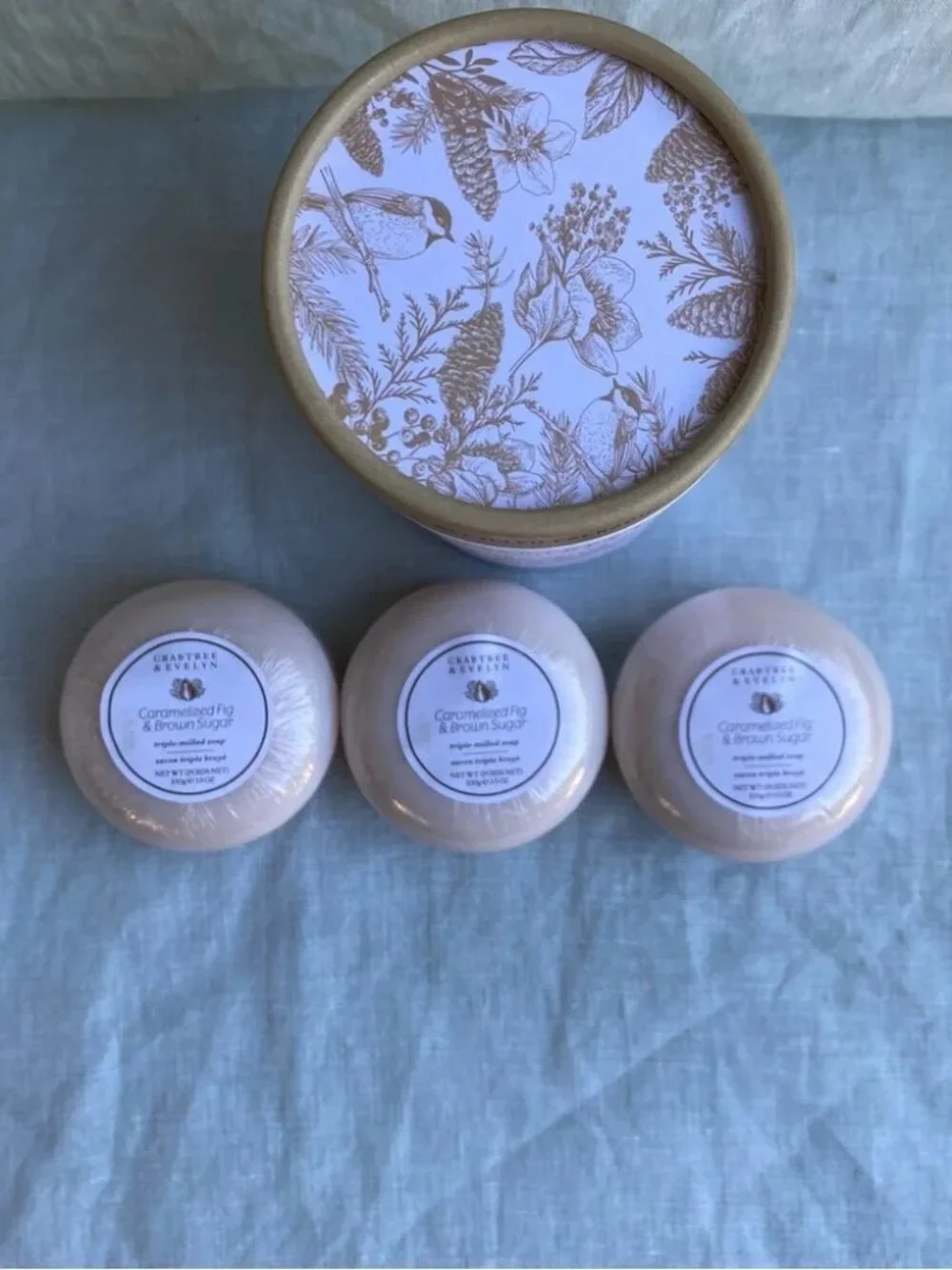 NWT Crabtree & Evelyn set of 3 Carmelized Fig & Brown Sugar soaps 100g each